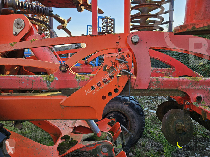 أدوات تربة غير متحركة Kuhn CULTIM 6500