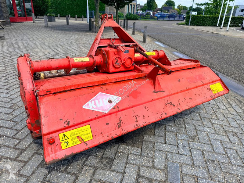 Stroje na obrábanie pôdy – nepoháňané Kuhn...