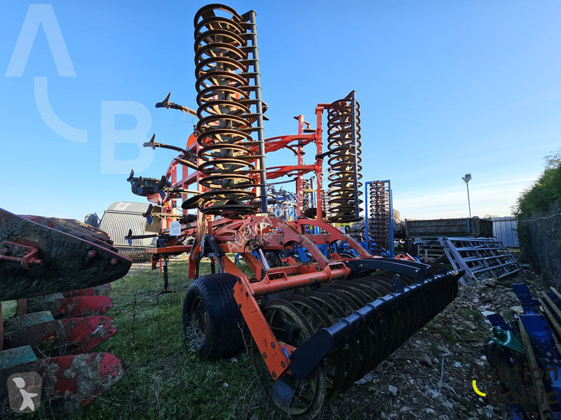 أدوات تربة غير متحركة Kuhn CULTIM 6500