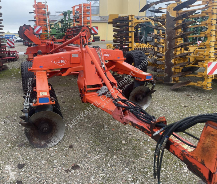 Ferramenta do solo não motorizado  Kuhn XM 36/660
