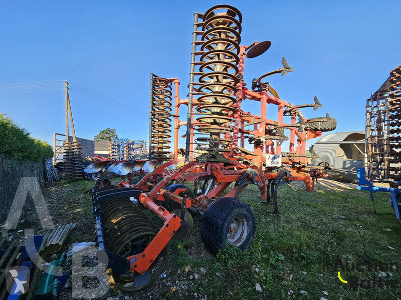 أدوات تربة غير متحركة Kuhn CULTIM 6500