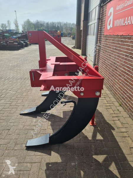 Niet aangedreven grondwerktuigen  3 poot woeler