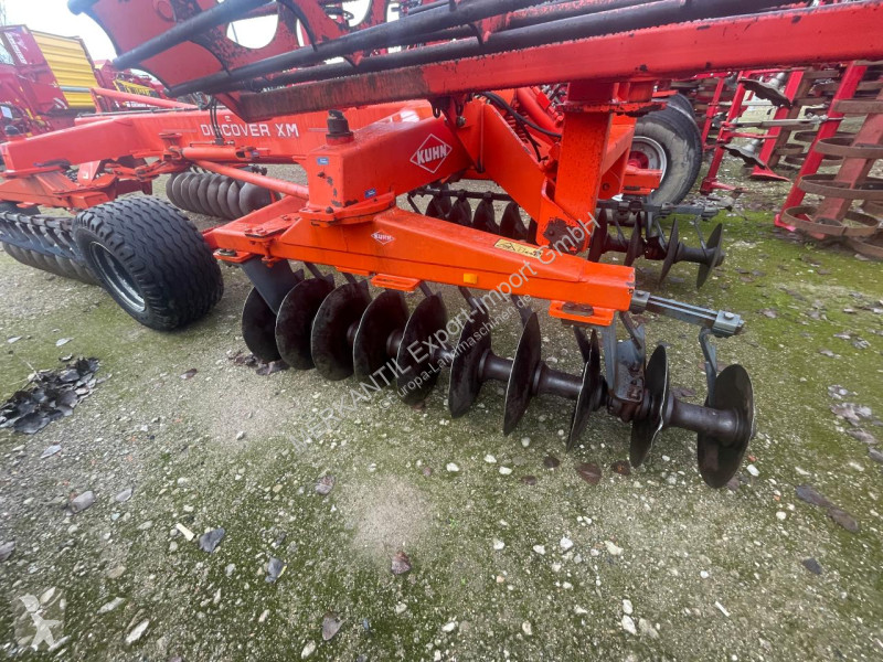 Ferramenta do solo não motorizado  Kuhn XM 36/660