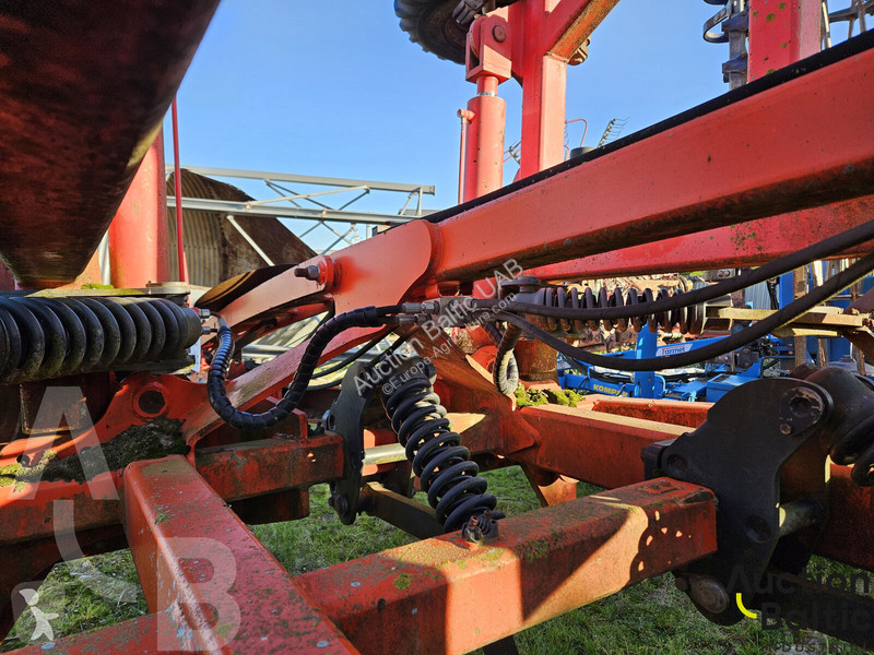 أدوات تربة غير متحركة Kuhn CULTIM 6500