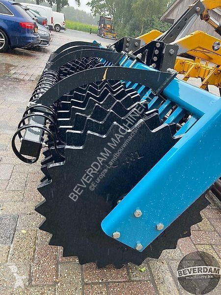 Pohyblivé zemní nástroje  Cultivator 3m