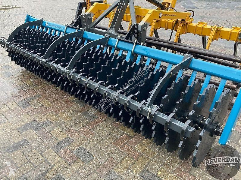 Pohyblivé zemní nástroje  Cultivator 3m