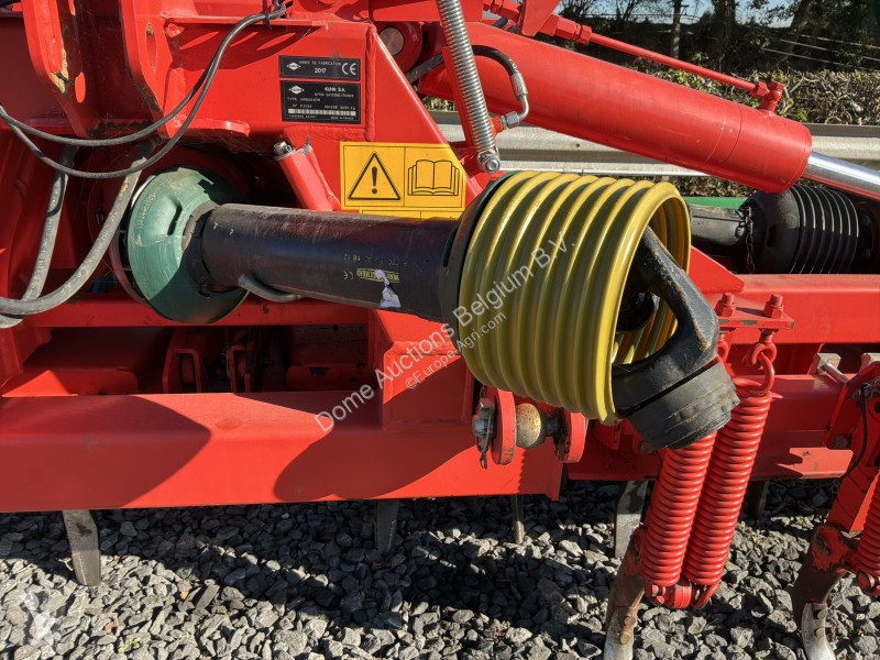 Pohyblivé zemní nástroje Kuhn HR6004