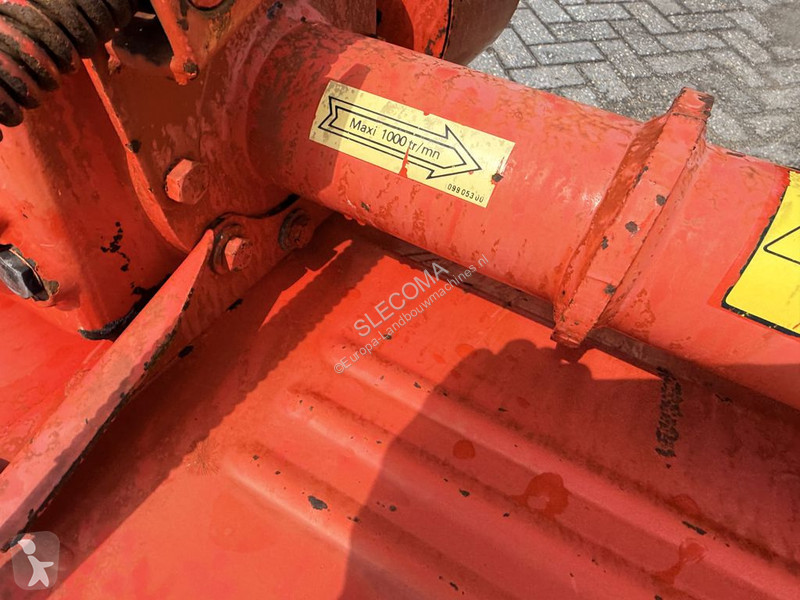 Stroje na obrábanie pôdy – nepoháňané Kuhn...
