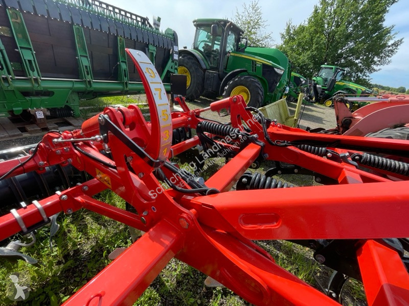 Outils du sol non animés Kuhn 300 NS