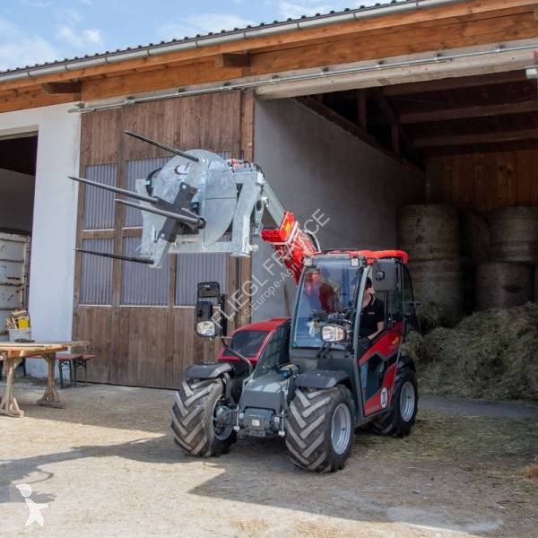Distribution de fourrage Fliegl Dérouleuse de...