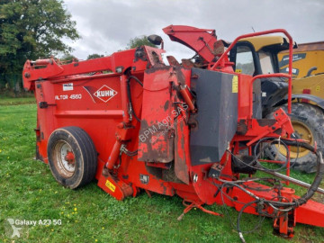 Distribution de fourrage Kuhn
