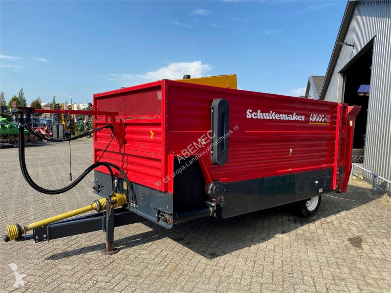 Distribution de fourrage Schuitemaker Amigo 40S