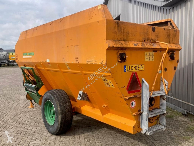 Distribution de fourrage Unifeed RS 9,15 M...
