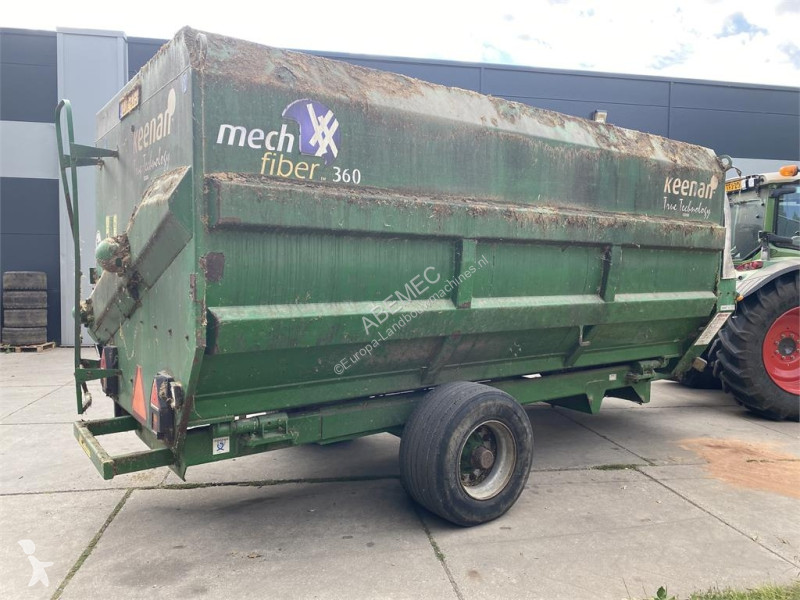 Distribuição forragens Keenan MF 360