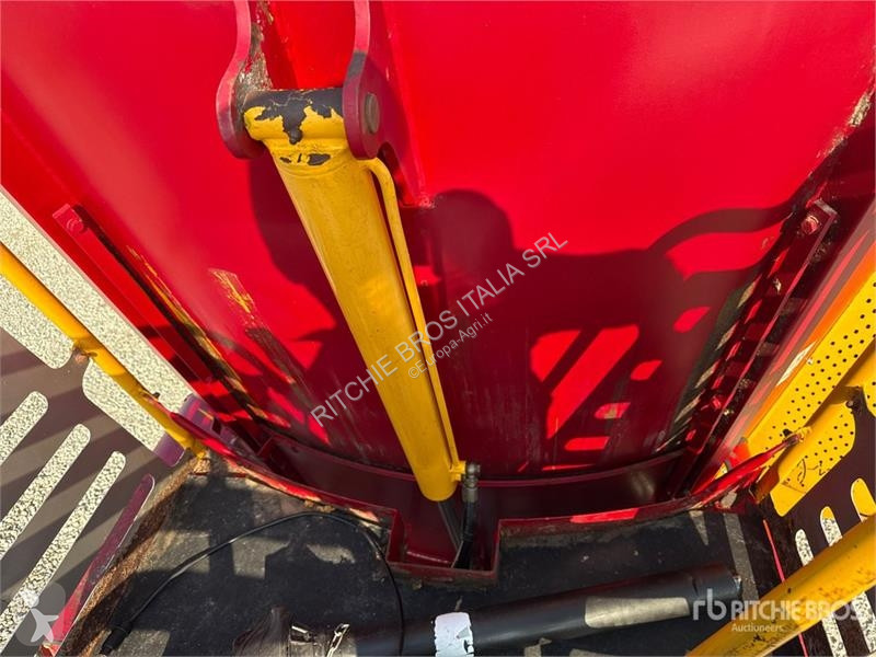 Розподіл кормів AGM W10 Feed Mixer