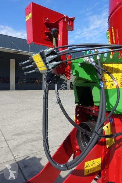 Distribution de fourrage Strautmann  Verti-Mix...