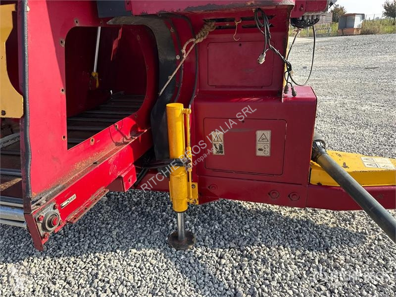 Розподіл кормів AGM W10 Feed Mixer