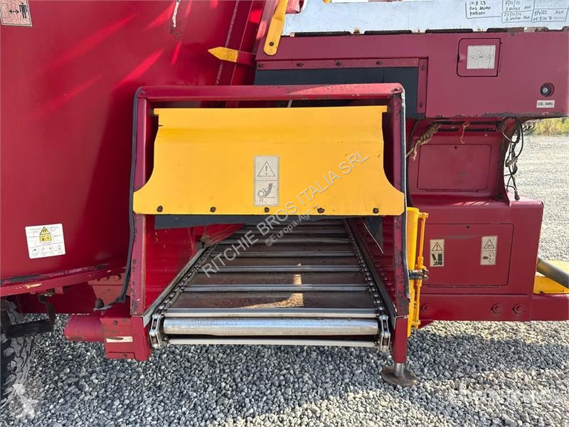 Розподіл кормів AGM W10 Feed Mixer