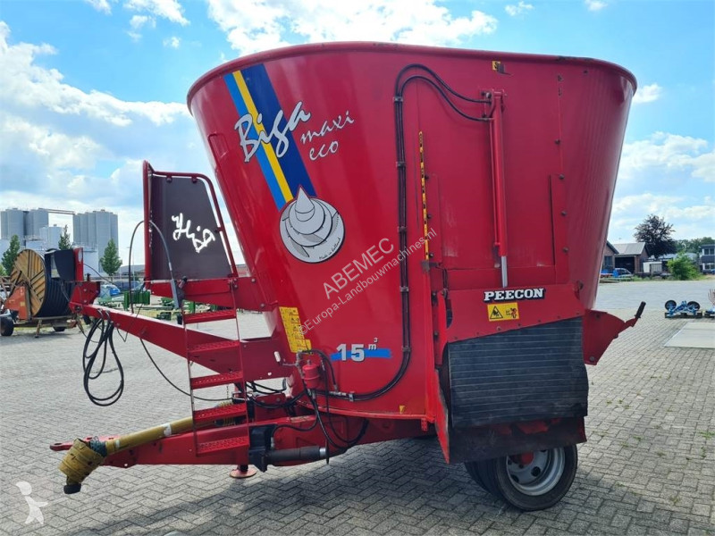 Distribution de fourrage Peecon biga 15-245