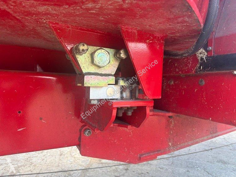 Distribution de fourrage JF  FEEDER VM 18