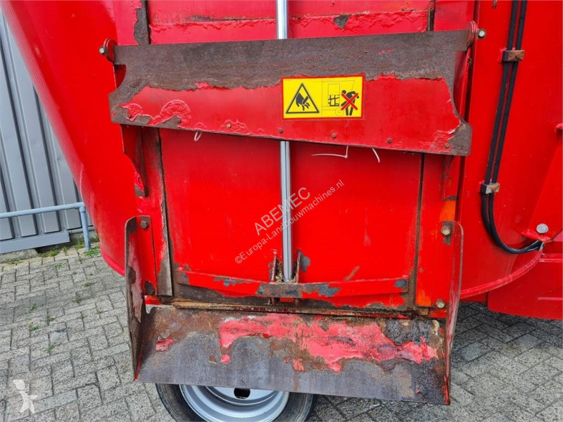 Distribution de fourrage Peecon biga 15-245