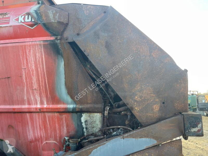 Distribution de fourrage Kuhn  SP 14