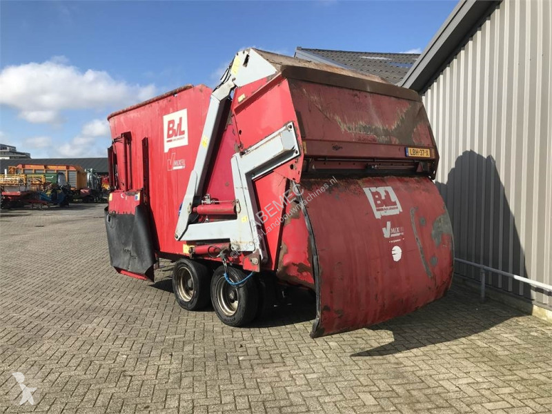 Distribution de fourrage BVL v mix fill plus...