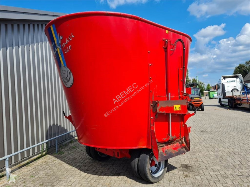 Distribution de fourrage Peecon biga 15-245