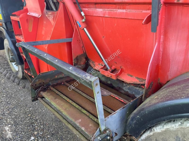 Distribution de fourrage Kuhn  SP 14