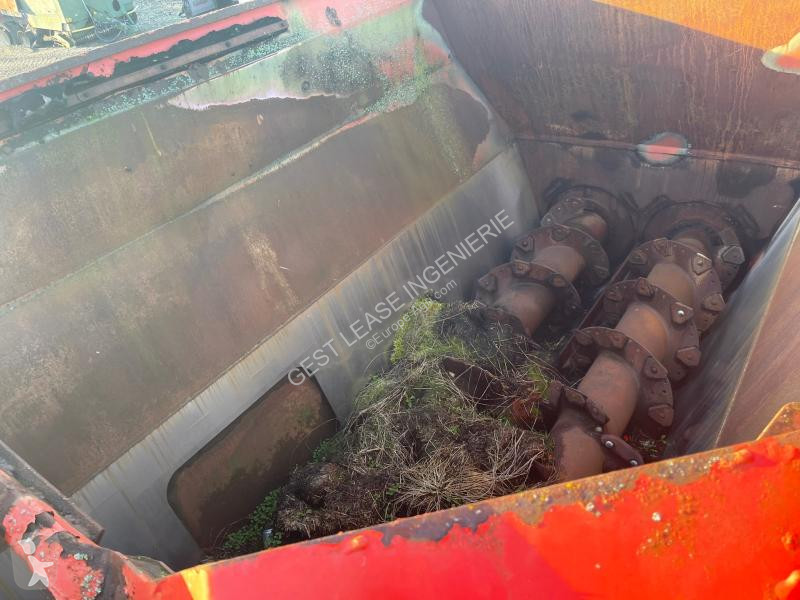 Distribution de fourrage Kuhn  SP 14
