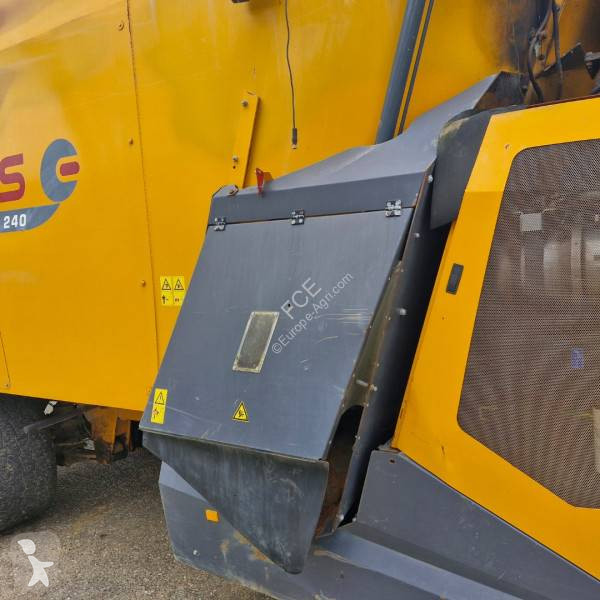 Distribution de fourrage Аvers-Аgro Autospire 240
