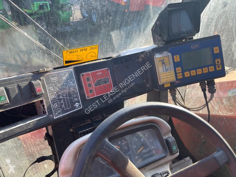 Distribution de fourrage Kuhn  SP 14
