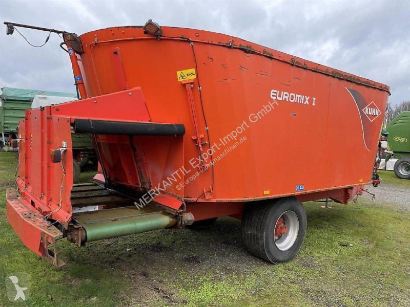 Distribution de fourrage Kuhn  Euromix 1 1880