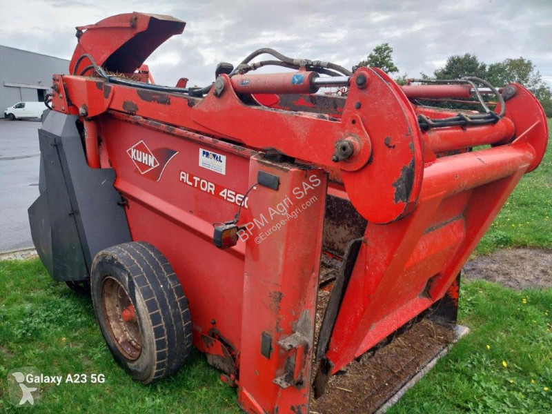 Distribution de fourrage Kuhn