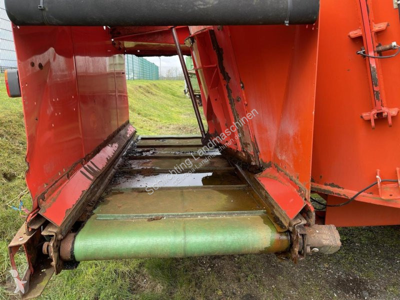 Distribution de fourrage Kuhn EUROMIX 1 1880