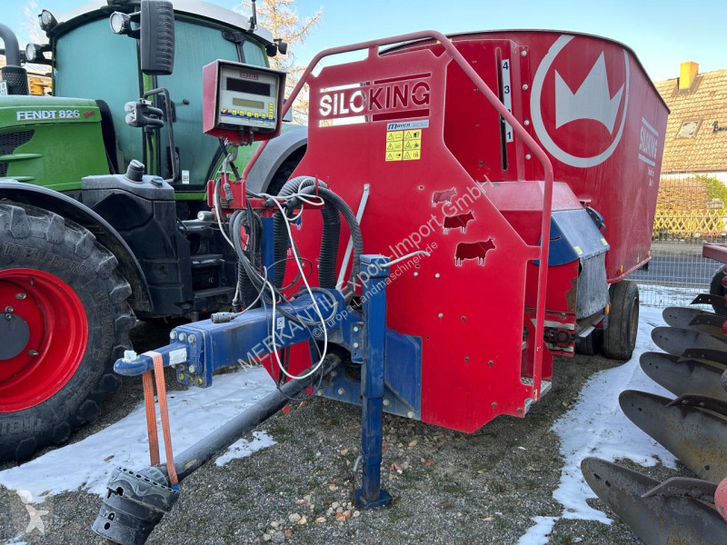 Distribution de fourrage Siloking Trailed Line...