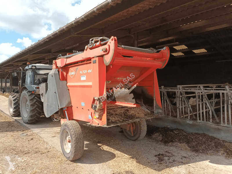 Distribution de fourrage Kuhn