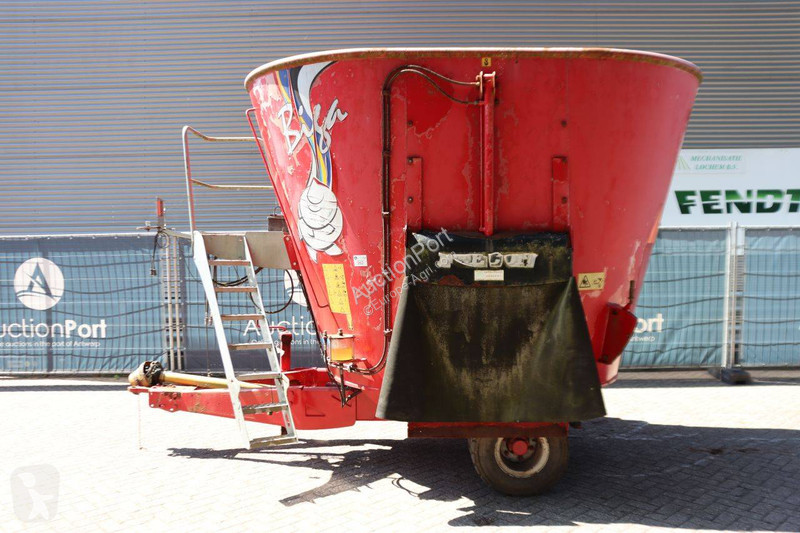 Distribuição forragens Peecon VMF 130