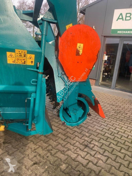 Distribution de fourrage RX 9.18 D