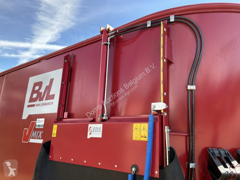 Distribution de fourrage BVL V-MIX Plus 17N-2S