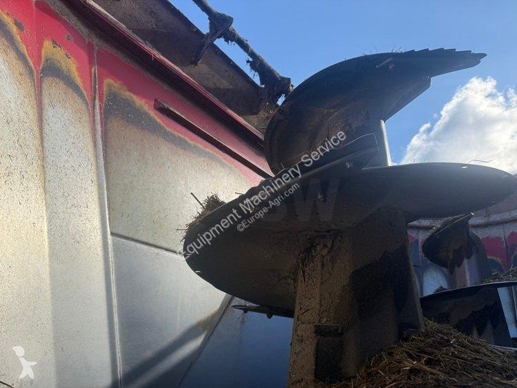 Distribution de fourrage JF  FEEDER VM 18