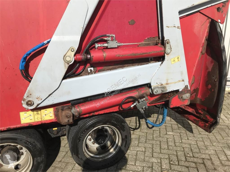 Distribution de fourrage BVL v mix fill plus...