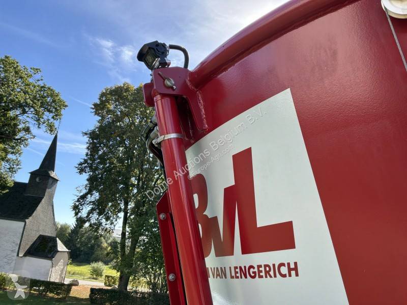 Distribution de fourrage BVL V-MIX Plus 17N-2S