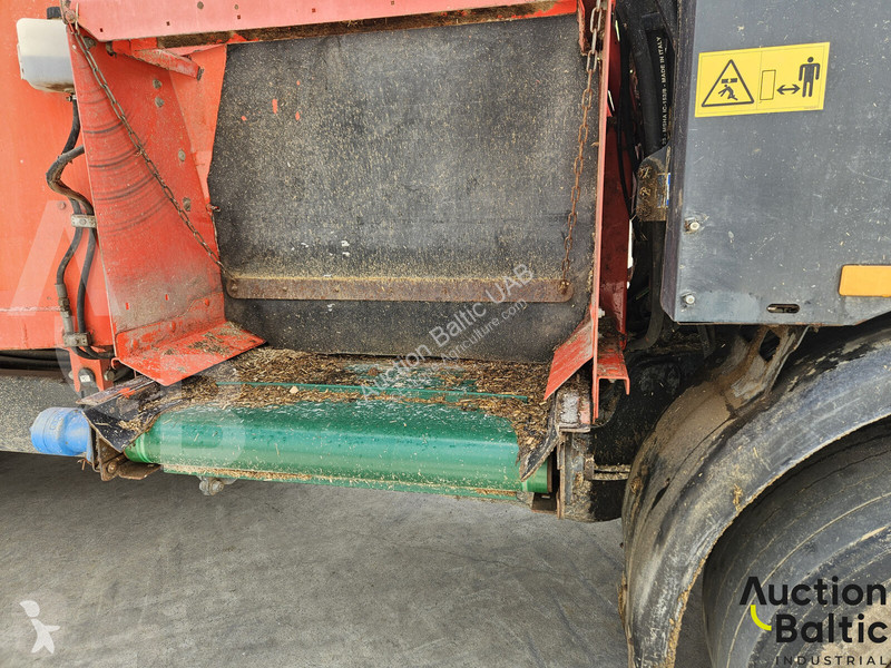 Distribución de forraje Kuhn SPW 14 Compact