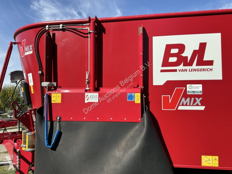 Distribution de fourrage BVL V-MIX Plus 17N-2S