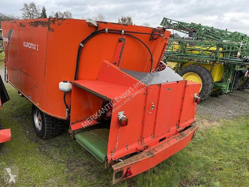 Distribution de fourrage Kuhn  Euromix 1 1880