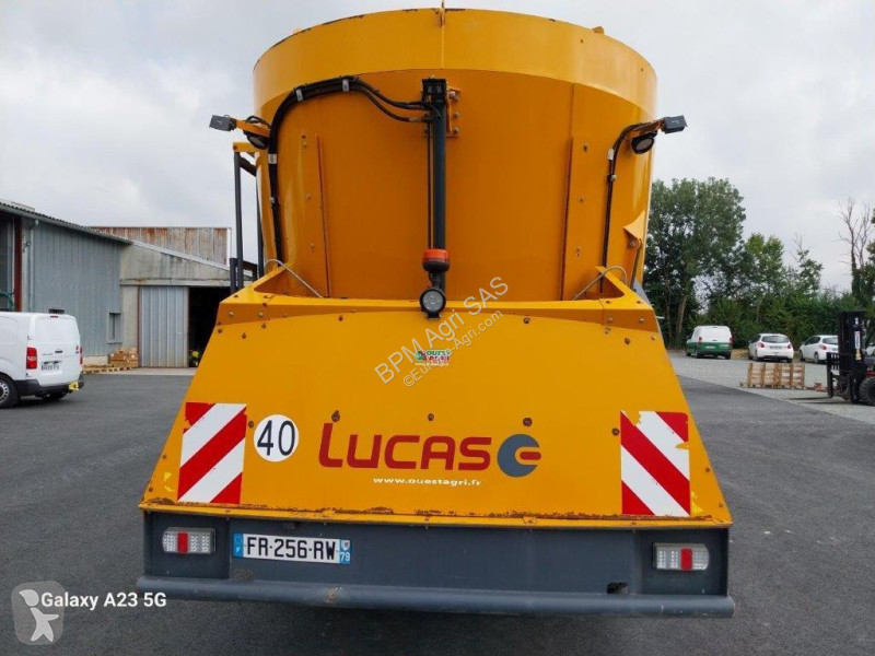 Distribution de fourrage Lucas