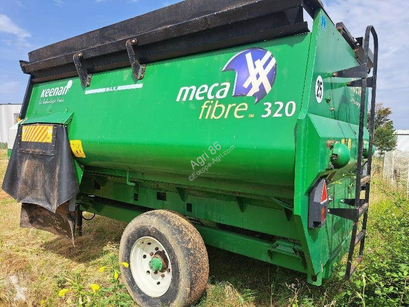Distribution de fourrage Keenan MELANGEUSE