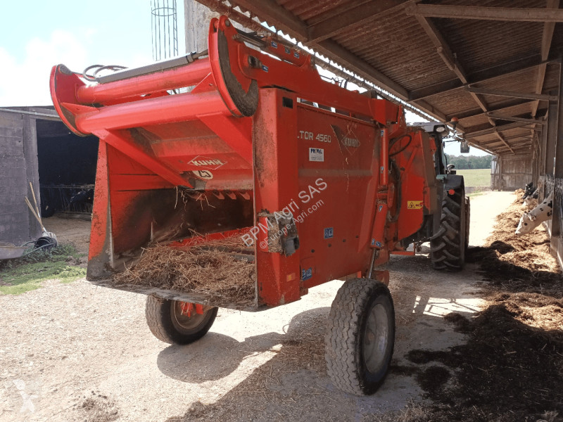 Distribution de fourrage Kuhn