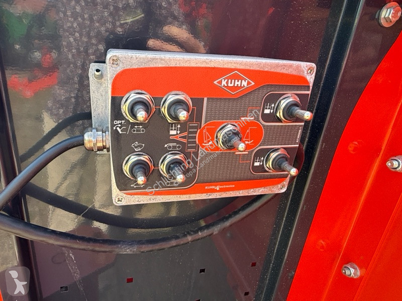 Distribution de fourrage Kuhn Profile 16.2